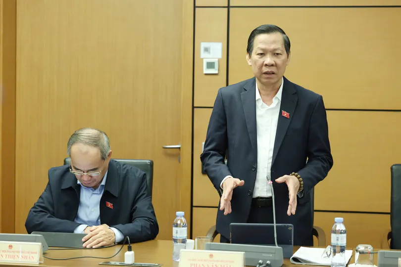 Chủ nhiệm Ủy ban Kinh tế và Tài chính Phan Văn Mãi phát biểu tại phiên họp tổ TPHCM. Ảnh: QUANG PHÚC