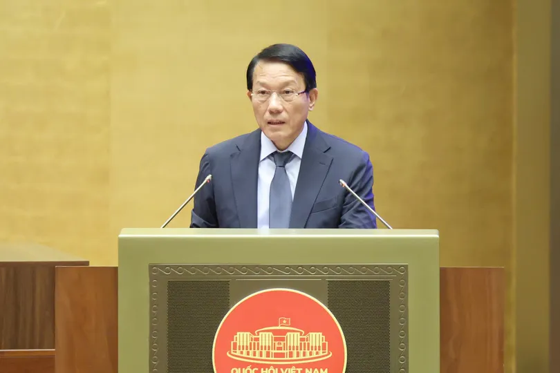 Đại tướng Lương Tam Quang, Bộ trưởng Bộ Công an trình bày báo cáo công tác phòng, chống tội phạm và vi phạm pháp luật năm 2025. Ảnh: QUANG PHÚC