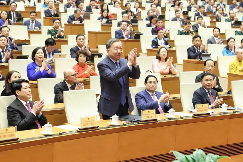 Tổng Bí thư Tô Lâm, Chủ tịch nước Lương Cường, Thủ tướng Phạm Minh Chính, Thường trực Ban Bí thư Trần Cẩm Tú và các đại biểu dự phiên bế mạc, chiều 11-12. Ảnh: QUANG PHÚC