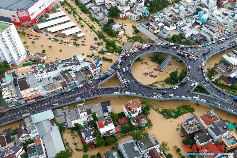 100 giờ quân và dân Khánh Hòa chạy lũ