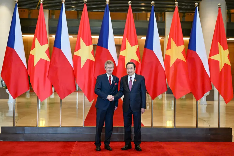 Chủ tịch Quốc hội Trần Thanh Mẫn đón tiếp Chủ tịch Thượng viện Quốc hội Cộng hòa Séc Milos Vystrcil. Ảnh: QUANG PHÚC