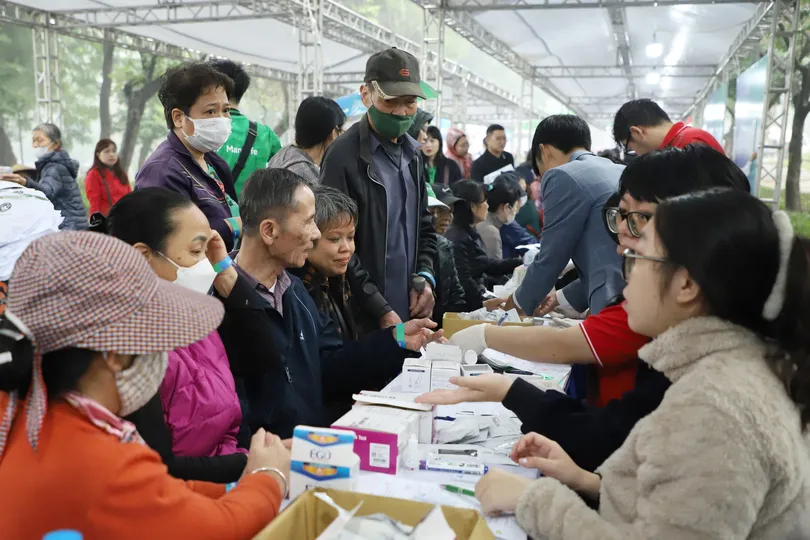 Đông đảo người dân được khám miễn phí tại sự kiện “Sống khỏe mỗi ngày - Vì một Việt Nam thật khỏe 2025” ngày 13-12 tại Hà Nội