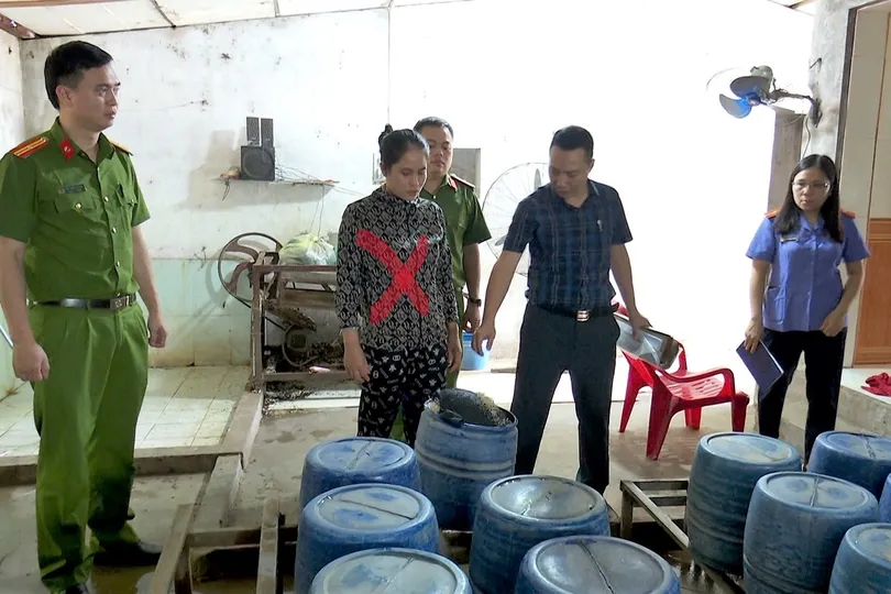 Dùng chất cấm “nước kẹo” sản xuất 1,4 tấn giá đỗ