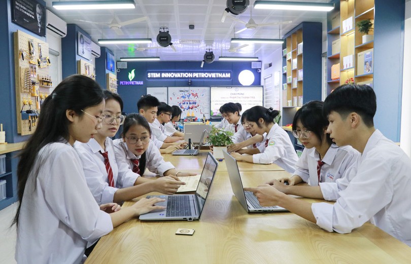 阮惠高中学校STEM教育实验室。