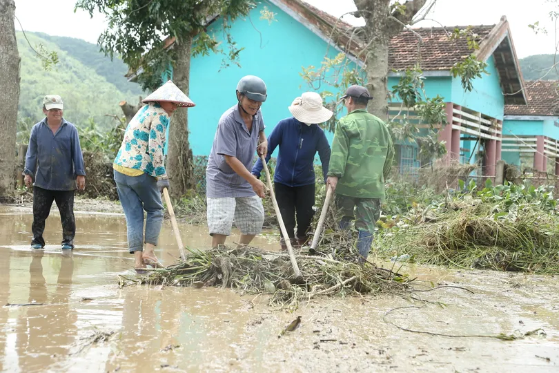Đắk Lắk: Chung tay khắc phục sau bão, sớm đưa học sinh trở lại trường