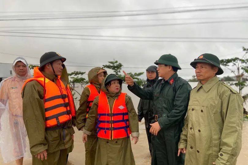 Đắk Lắk: Tốc lực chạy đua với nước lũ, hỗ trợ người dân