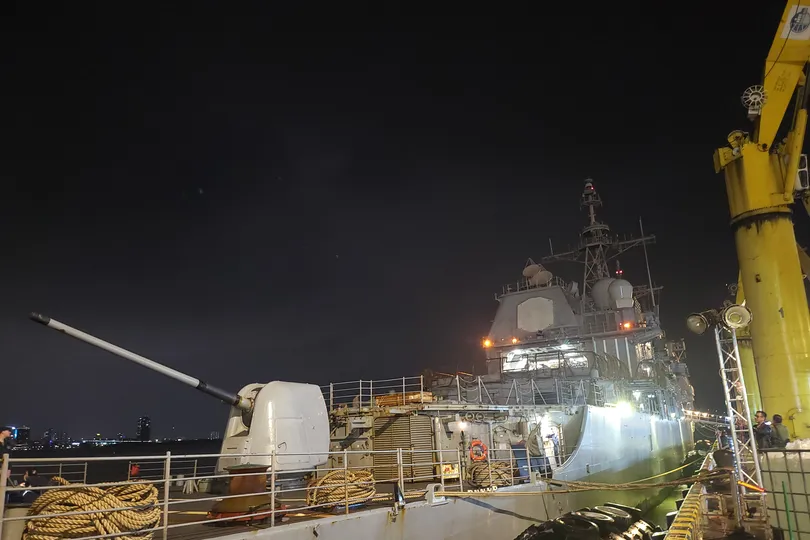 Tàu tuần dương USS Robert Smalls cập cảng Tiên Sa. Ảnh: XUÂN QUỲNH