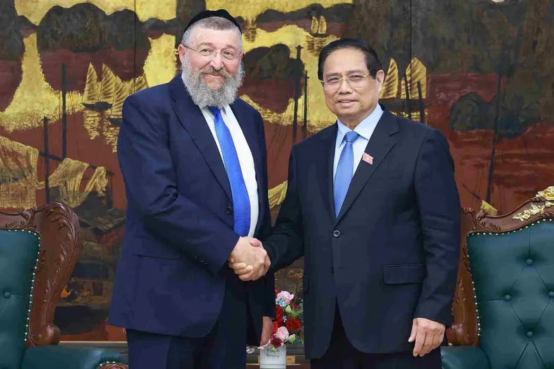 Thủ tướng Phạm Minh Chính tiếp ông Rabbi Yoav Ben Tzur, Bộ trưởng Lao động Israel, sáng 21-5. Ảnh: VIẾT CHUNG