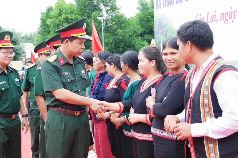 Gia Lai: Khánh thành hệ thống đèn đường điện mặt trời dài 5,2km