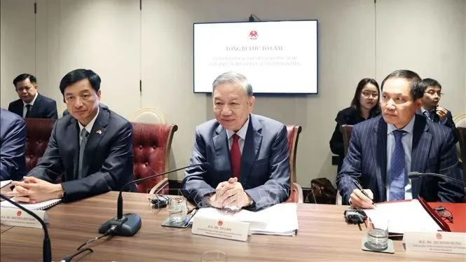 Tổng Bí thư Tô Lâm dự tọa đàm về công nghệ AI và chip bán dẫn tại Anh