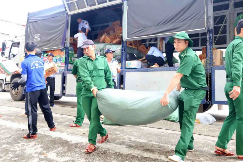 Nghĩa tình sau những ngày bão lũ