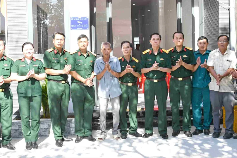 Lễ bàn giao nhà đồng đội 