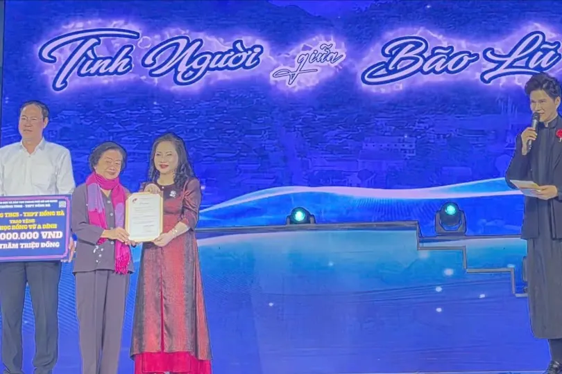 Đêm nhạc học đường quyên góp gần 900 triệu đồng ủng hộ đồng bào vùng bão lũ