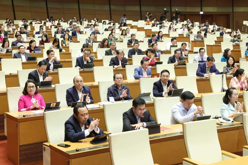 Phiên họp sáng 11-12. Ảnh: QUANG PHÚC