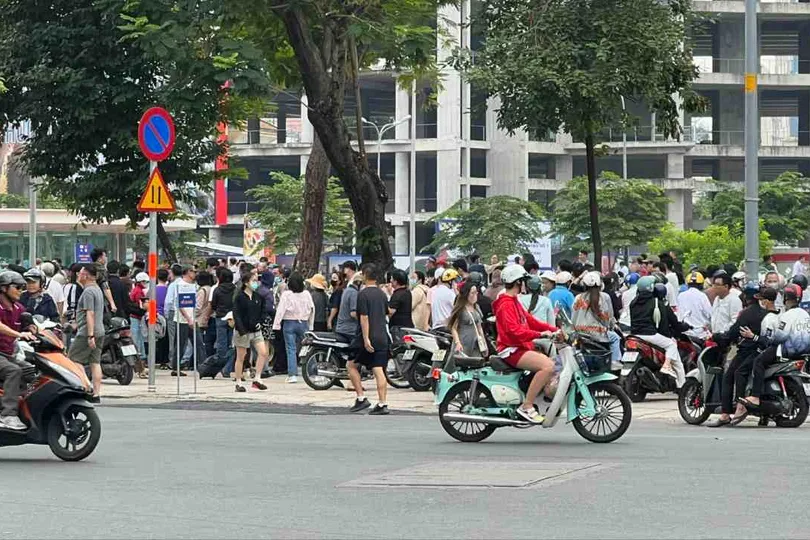 Kiến nghị giữ xe tạm tại khu vực sân khấu Sen Hồng phục vụ khách đi Metro số 1