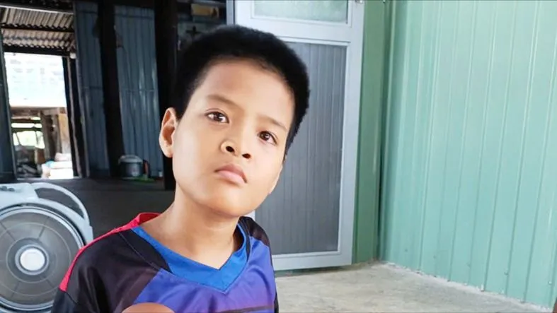 Cháu bé bị bại não, liệt toàn thân