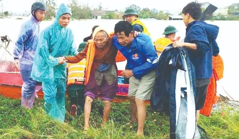 Dốc sức khắc phục hậu quả mưa lũ, thông tuyến giao thông