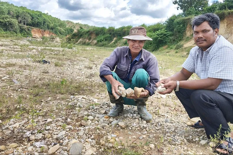 Sông “nuốt” đất ruộng, dân lo mất sinh kế