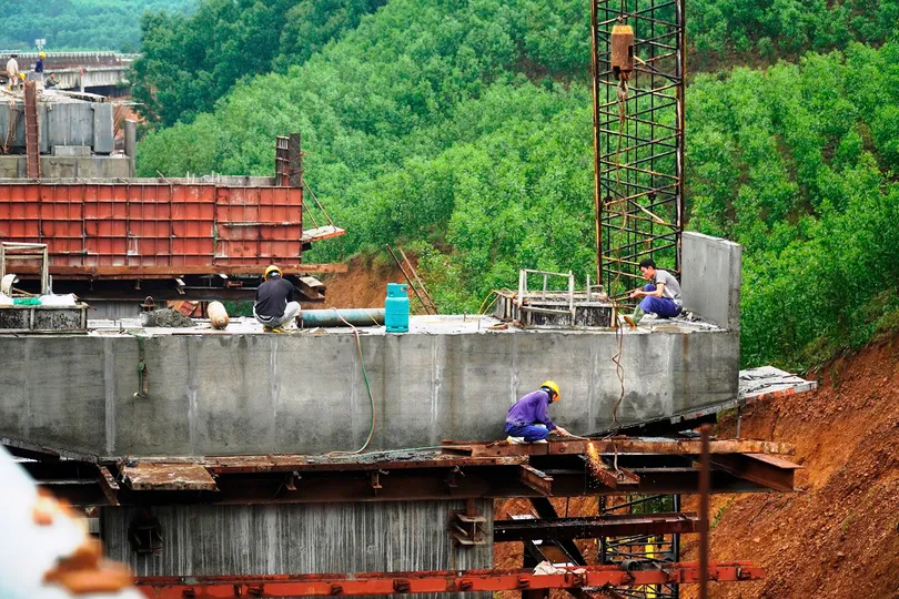 Nỗ lực khôi phục các cung đường huyết mạch