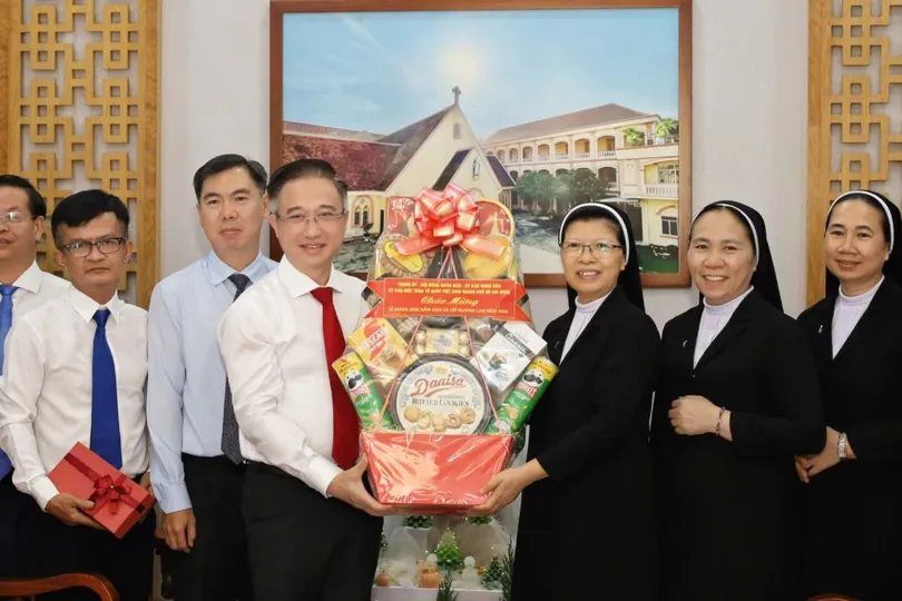 Lãnh đạo TPHCM thăm, chúc mừng Giáng sinh các tổ chức Công giáo tiêu biểu 