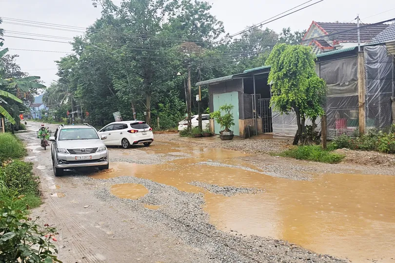 Bình Định: Nhiều đường dân sinh hư hỏng nặng