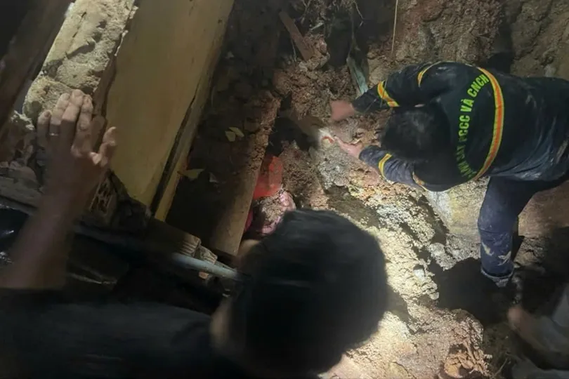 Lâm Đồng: Cứu bé gái bị đất đá vùi lấp