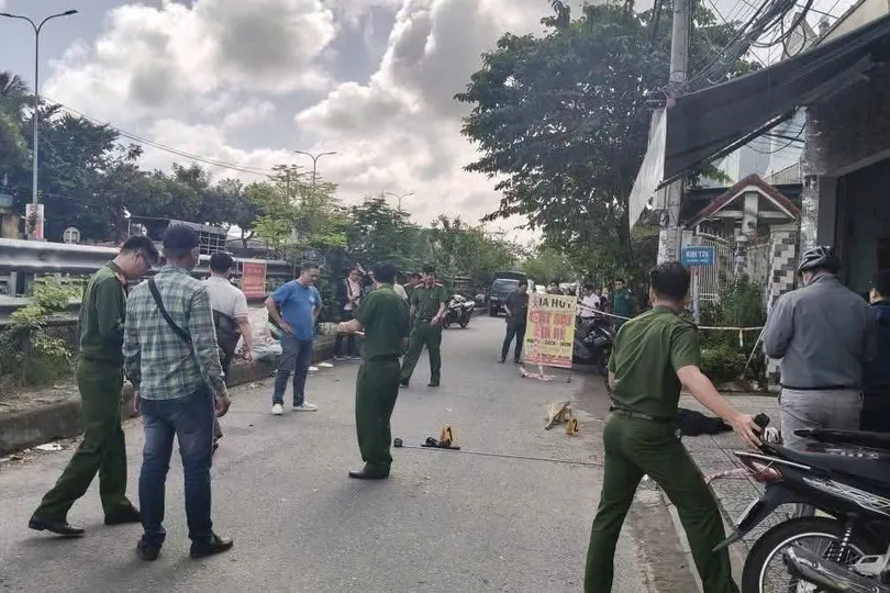 Công an khám nghiệm hiện trường vụ án