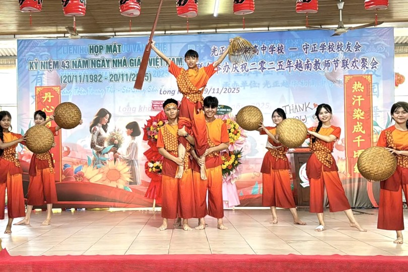 光正学校举行的文艺活动。