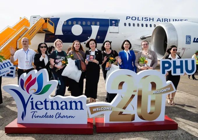 A ceremony to welcome Vietnam’s 20 millionth international visitor is organized at Phu Quoc International Airport in An Giang Province on December 15.
