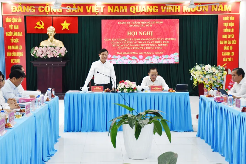Đồng chí Võ Văn Minh, Phó Bí thư Thành ủy, Chủ tịch HĐND TPHCM, làm tổ trưởng giám sát tại xã Bình Lợi