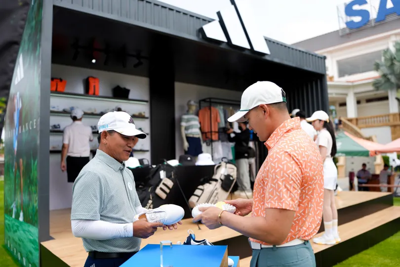 Trải nghiệm hiệu suất toàn diện với giày golf Adipower 26 và quần short Ultimate365+