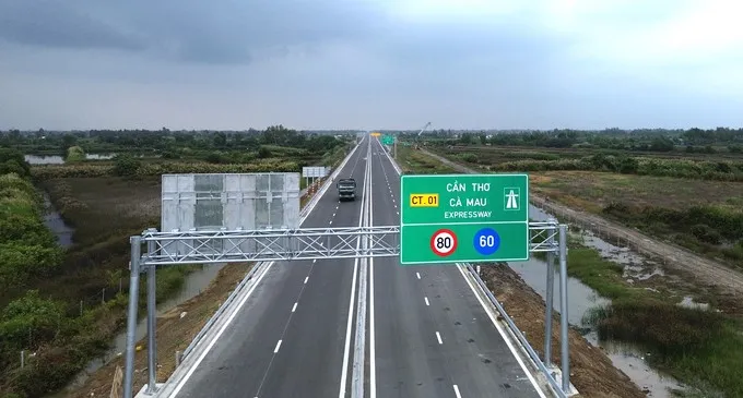 Cao tốc Hậu Giang - Cà Mau tạm dừng khai thác để thi công các hạng mục còn lại.