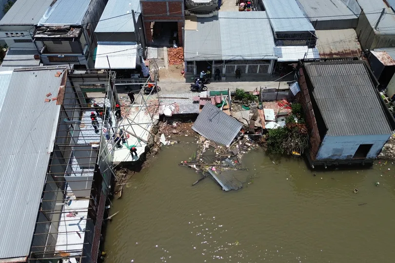 Cà Mau: Sạt lở làm 4 căn nhà hư hỏng hoàn toàn