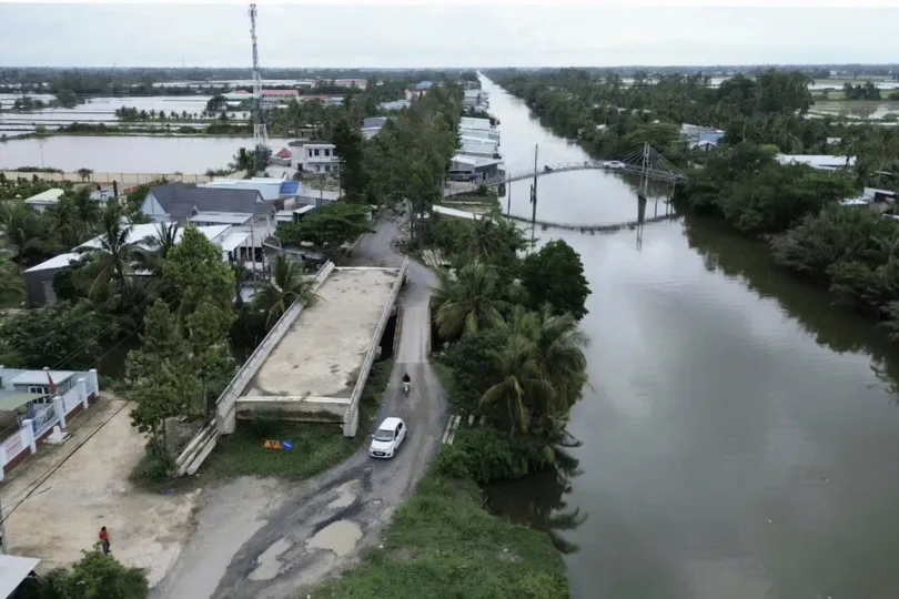 Cà Mau: Bảo vệ thi công cầu 9.000 trên tuyến đường Ninh Quới - Ngan Dừa