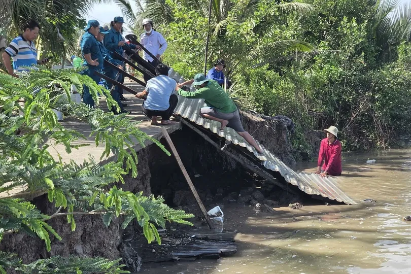 Cà Mau: Liên tiếp xảy ra 3 vụ sạt lở trong đêm
