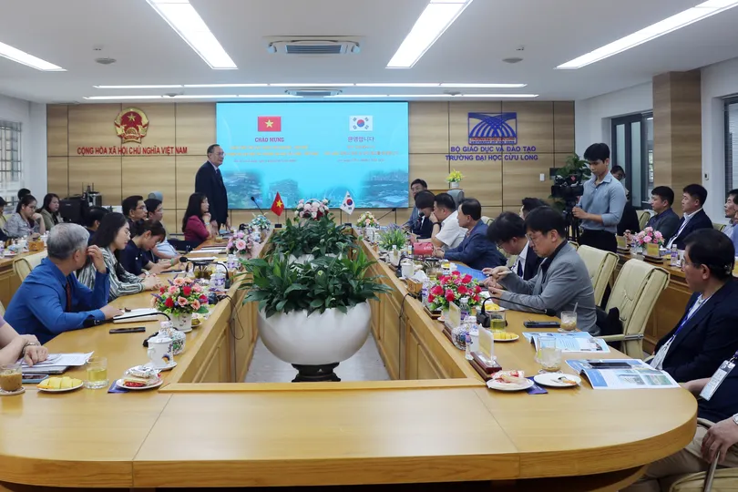 Quang cảnh buổi làm việc