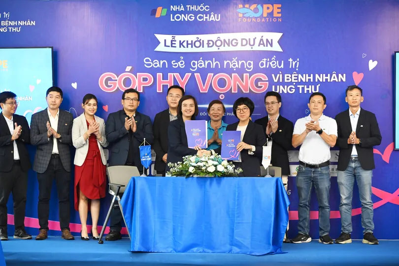 Chương trình kết nối nguồn lực từ Long Châu, HOPE Foundation, các đối tác và cộng đồng để hỗ trợ chi phí điều trị cho bệnh nhân ung thư có hoàn cảnh khó khăn