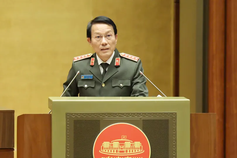 Đồng chí Lương Tam Quang, Ủy viên Bộ Chính trị, Bộ trưởng Bộ Công an truyền đạt chuyên đề. Ảnh: QUANG PHÚC