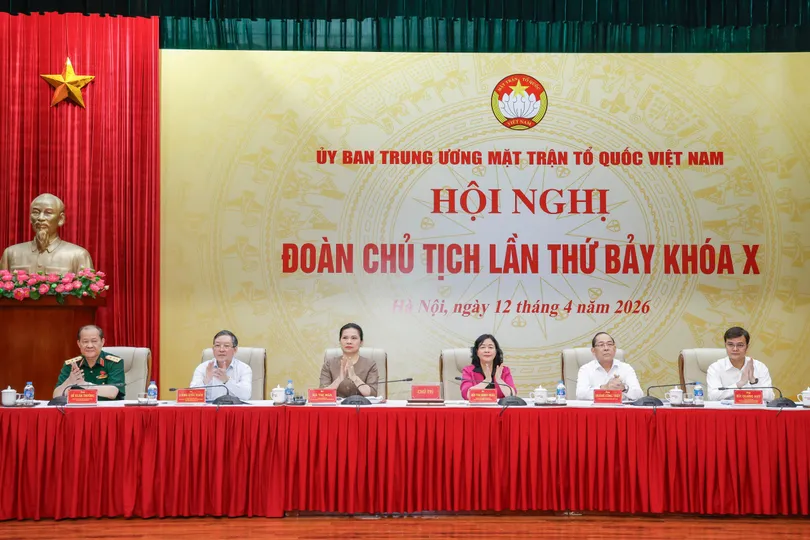 Các đồng chí lãnh đạo Ủy ban Trung ương MTTQ Việt Nam chủ trì hội nghị