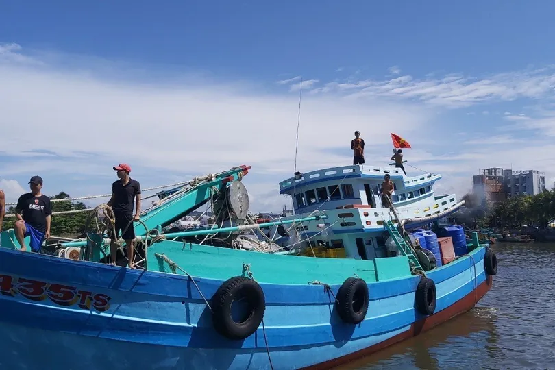 Tàu cá của ngư dân chuẩn bị ra khơi, khai thác hải sản trên vùng biển Tây Nam. Ảnh: HOÀNG TUẤN