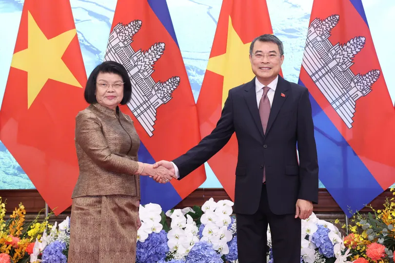 Thủ tướng Lê Minh Hưng hội kiến Chủ tịch Quốc hội Campuchia Samdech Khuon Sudary, chiều 28-7. Ảnh: QUANG PHÚC