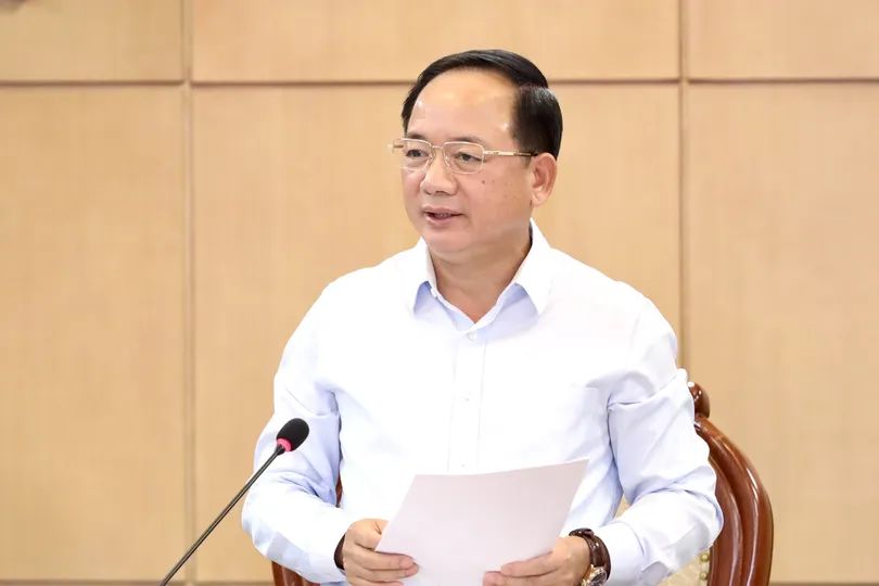 Đồng chí Trịnh Văn Quyết, Ủy viên Bộ Chính trị, Bí thư Trung ương Đảng, Trưởng Ban Tuyên giáo Trung ương, phát biểu tại hội nghị. Ảnh: NGUYỄN MẠNH