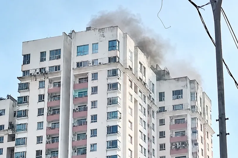 Khống chế đám cháy tại chung cư Phúc Thịnh, hướng dẫn cư dân thoát nạn an toàn