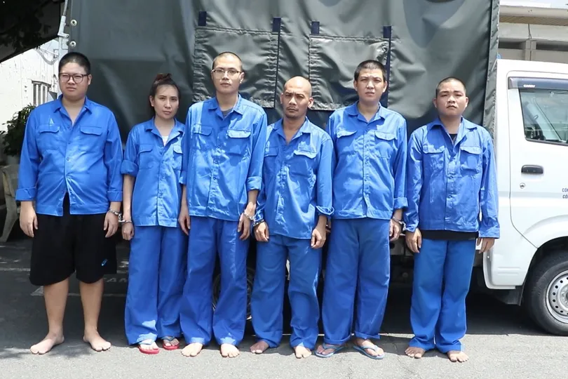Khởi tố 6 bị can trong đường dây làm giả hồ sơ bán "xe ngân"