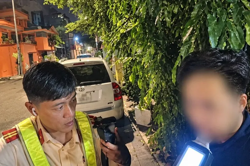 Một tài xế xe công nghệ vi phạm nồng độ cồn "kịch khung"