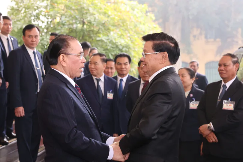 Tổng Bí thư, Chủ tịch nước Lào Thongloun Sisoulith thăm nguyên Tổng Bí thư Nông Đức Mạnh