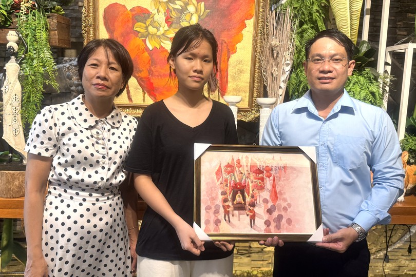 十六岁学生绘制元宵巡游图 盼转赠平阳天后宫