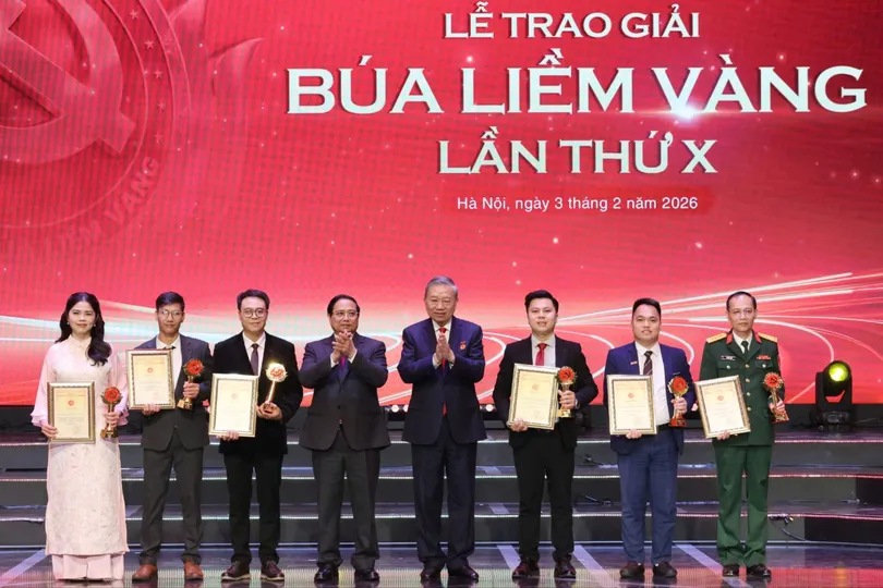 Tuyên dương 96 Bí thư Chi bộ xuất sắc và trao Giải Búa liềm vàng lần thứ X