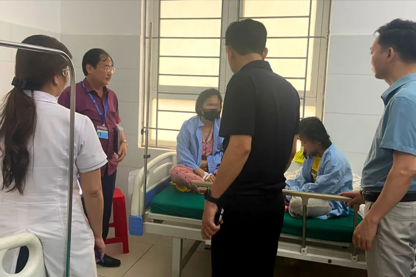 Đơn vị chức năng động viên, kiểm tra sức khỏe các bệnh nhân đang được điều trị tại bệnh viện