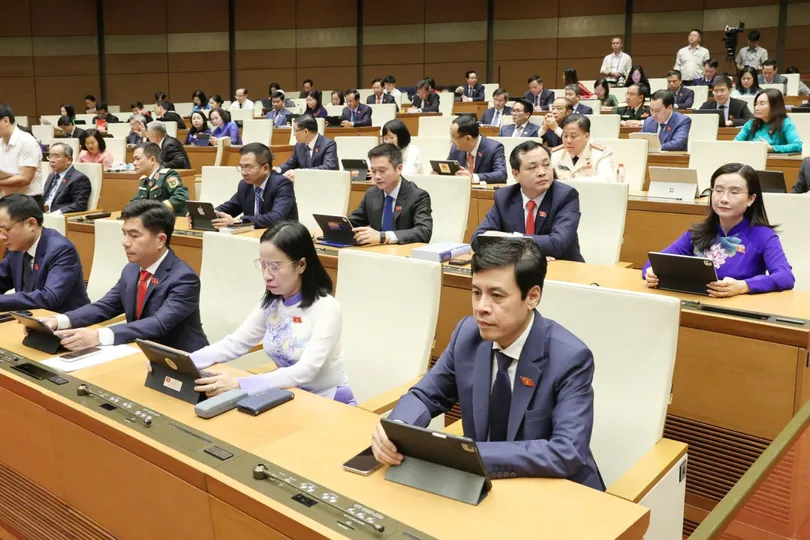 Các đại biểu dự phiên họp sáng 24-4. Ảnh: QUANG PHÚC